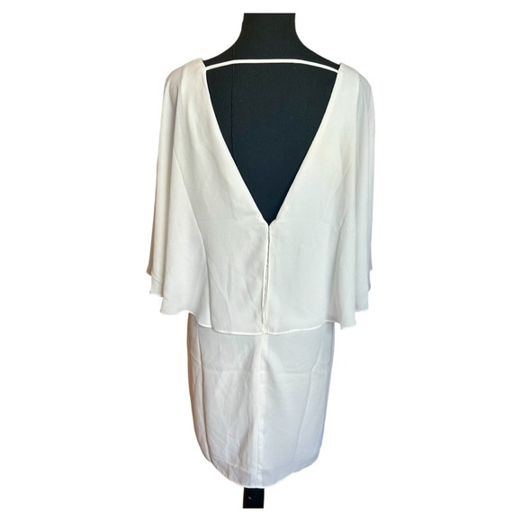 NWT Two eighty two Elegant White Dress with Cape Back - Picture 3 of 6